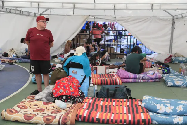 Damnificados por el terremoto en el parque Olaya Herrera