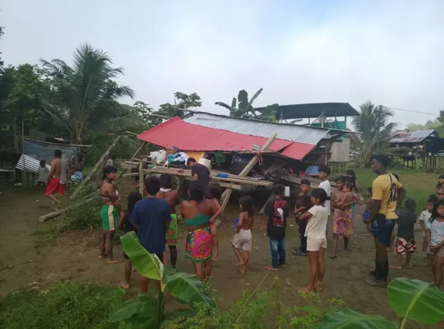 Comunidad indígena afectada por el terremoto