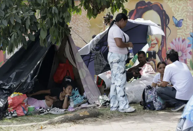 Damnificados por el terremoto en el parque Olaya Herrera