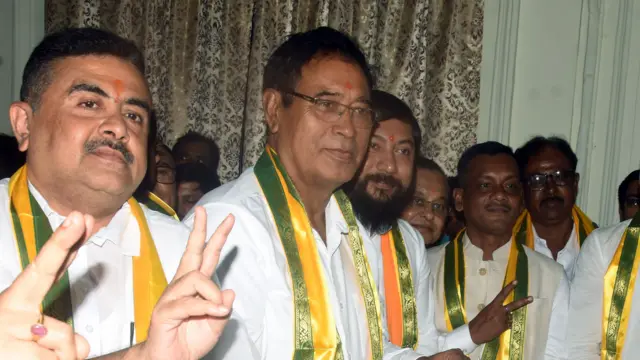 শুভেন্দু অধিকারীর সঙ্গে অনন্ত মহারাজ - ফাইল ছবি