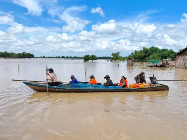 ဒီပဲယင်းမြို့နယ်က ရေဘေးသင့်ဒေသခံတချို့