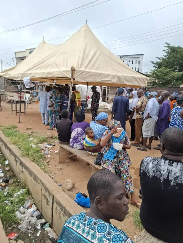 Awọn oludibo to sori ila lati dibo l'Osogbo