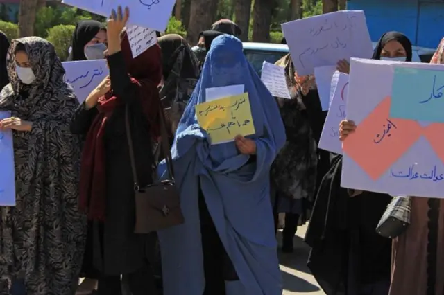 افغانې مېرمنې د اعتراض په حال کې