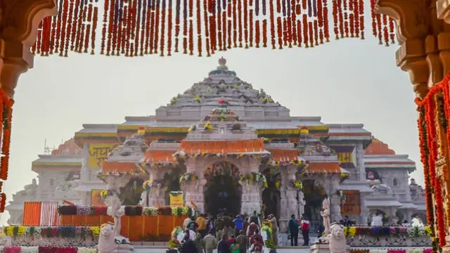 अयोध्या के राम मंदिर में पुजारियों के लिए कपड़े के साथ ही बाल और दाढ़ी से जुड़े कोड लागू किए गए हैं
