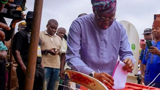 Forer Osun govnor Adegboyega Oyetola cast im vote
