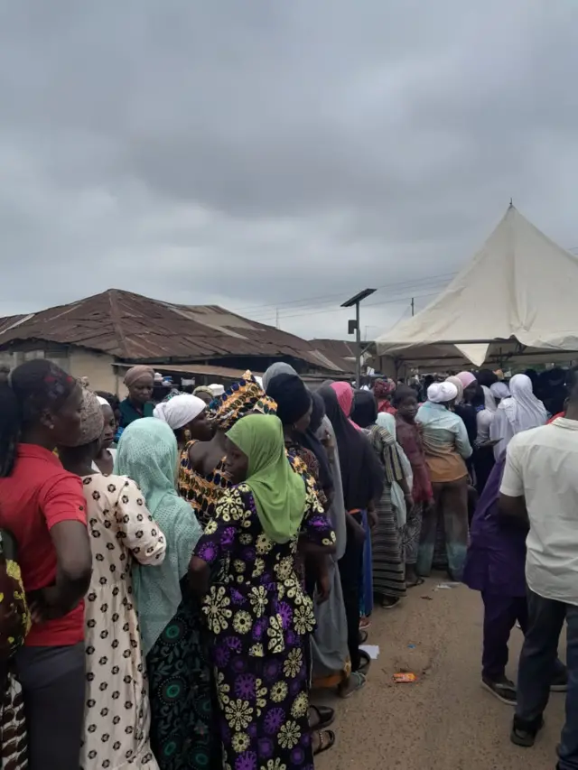 Close-up foto of young pipo wey stand for line to vote