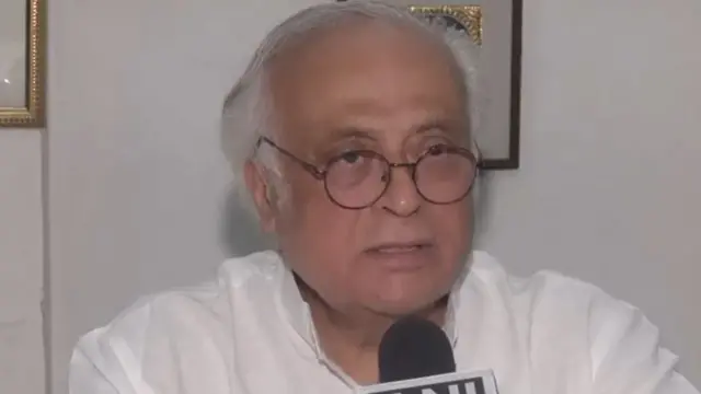 जयराम रमेश ने कहा है कि जो प्रधानमंत्री के दावों को चुनौती देता है वह दिमाग़ी नक्सल हो जाता है