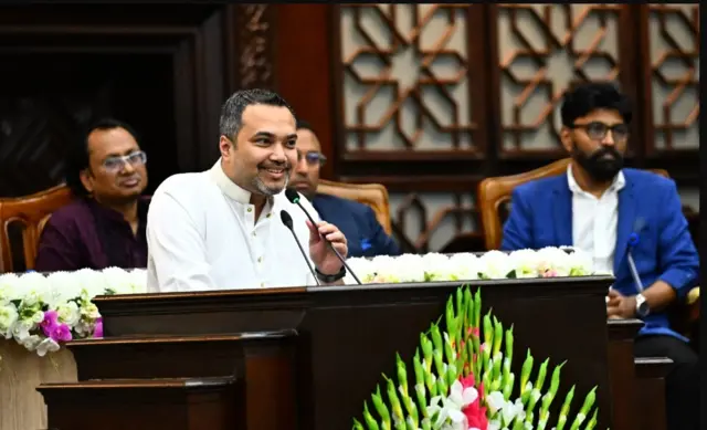 প্রধানমন্ত্রীর কার্যালয়ের মুখপাত্র মাহদী আমিন সরকারের ৬ মাসের কার্যক্রমের বর্ণনা দিয়েছেন