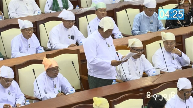 ယာဉ်မတော်တဆမှု ဖြစ်ခဲ့တဲ့ လယ်ဝေးအမတ် ဦးဝင်းဌေး ပြည်သူ့လွှတ်တော်မှာ မေးခွန်းမေးမြန်းနေတဲ့ မြင်ကွင်း (ပုံဟောင်း)