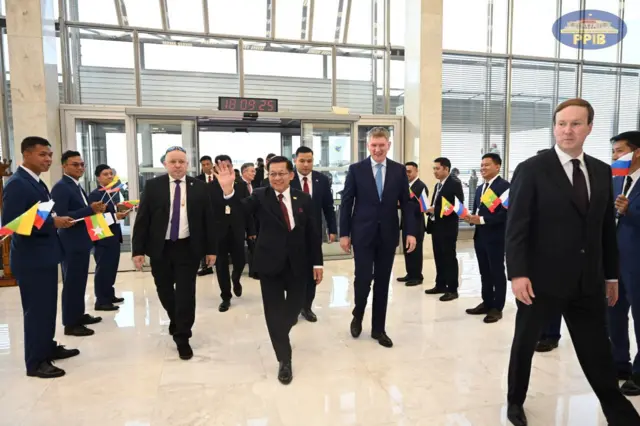 သမ္မတရာထူးယူပြီး ပထမဆုံးရုရှားခရီးစဉ်အဖြစ် ရုရှားနိုင်ငံ၊ မော်စကိုမြို့ကို ရောက်လာတဲ့ ဦးမင်းအောင်လှိုင်