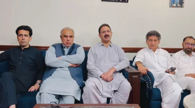 جنید اکبر اور پی ٹی آئی کے دیگر رہنما