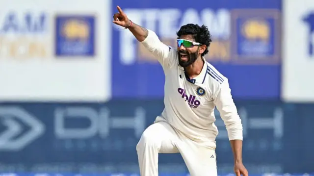 रविंद्र जडेजा ने पहली पारी में शानदार गेंदबाज़ी की