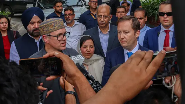 انڈیا میں امریکی سفیر سرگئی گور اور انڈیا کے زیر انتظام کشمیر کے وزیر اعلیٰ عمر عبد اللہ