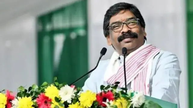 झारखंड हाई कोर्ट ने जेपीएससी की परीक्षाएं रद्द करने के हेमंत सोरेन सरकार के फ़ैसले पर स्टे लगा दिया है