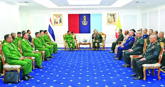 ထိုင်းကာကွယ်ရေးဦးစီးချုပ်နဲ့ တွေ့ဆုံချိန်