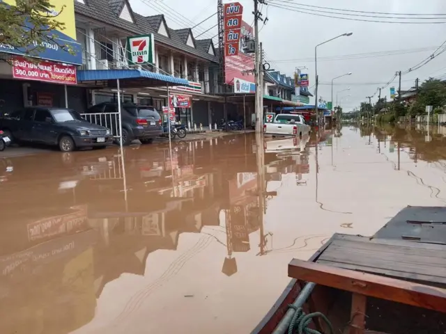နမ်မြစ်ဘေးက ခရိုင် အလယ်ပိုင်းနဲ့ မြစ်အထက်ပိုင်းအရပ်တွေမှာ ရေကျပြန်ကျနေပမဲ့ မြစ်အောက်ပိုင်းအရပ်တွေကို သတိထားဖို့ အာဏာပိုင်တွေပြော