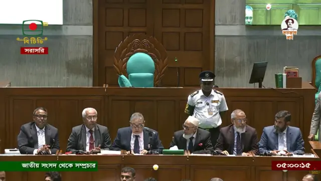 ভোটগ্রহণ শেষ হওয়ার ঘোষণা দেন প্রধান নির্বাচন কমিশনার (সিইসি) এ এম এম নাসির উদ্দিন