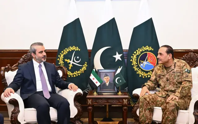 شام کے وزیرِ خارجہ اسعد حسن الشیبانی ناور چیف آف ڈیفنس فورسز فیلڈ مارشل سید عاصم منیر