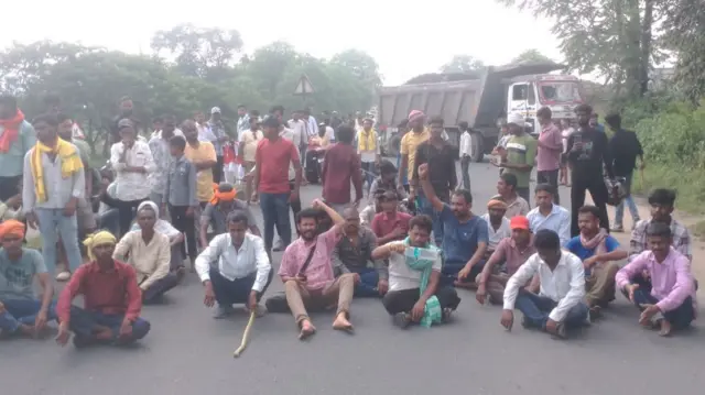फ़ैक्ट्री में ब्लास्ट से तीन लोगों की मौत के बाद लोगों में आक्रोश है
