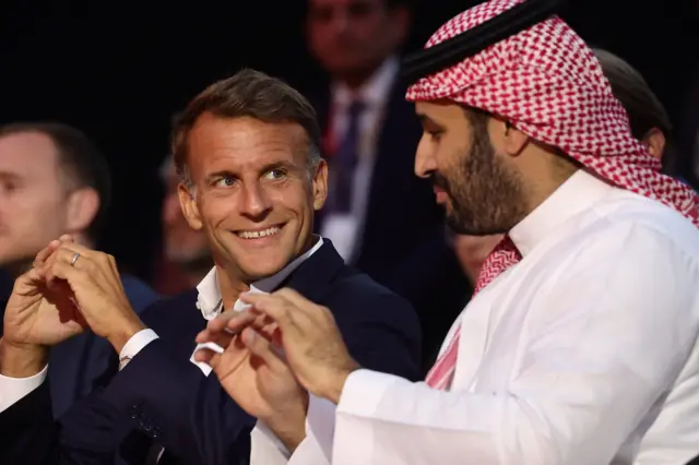 محمد بن سلمان در مراسم اختتامیه مسابقات ورزش‌های الکترونیکی در پاریس