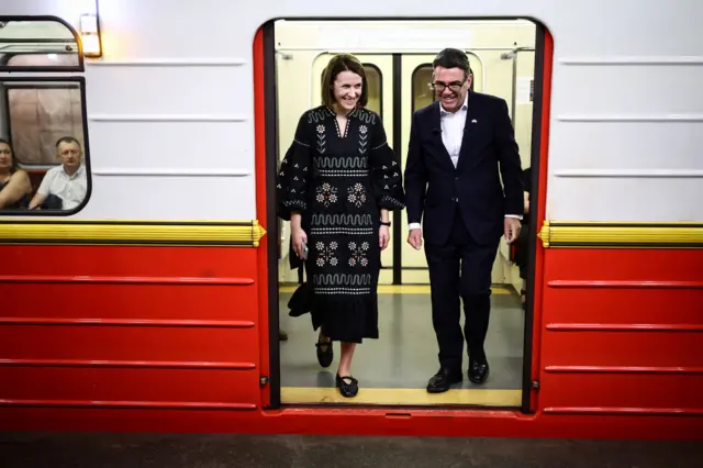 Энди Бернем в метро