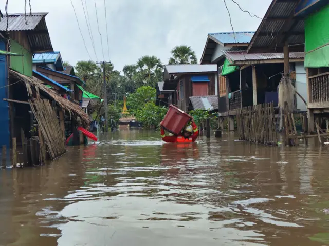 သြဂုတ် ၂၁ ရက်က ပဲခူးတိုင်း ရွှေကျင်မှာ ရွှေကျင်မြစ်ရေတက်တဲ့ မြင်ကွင်း
