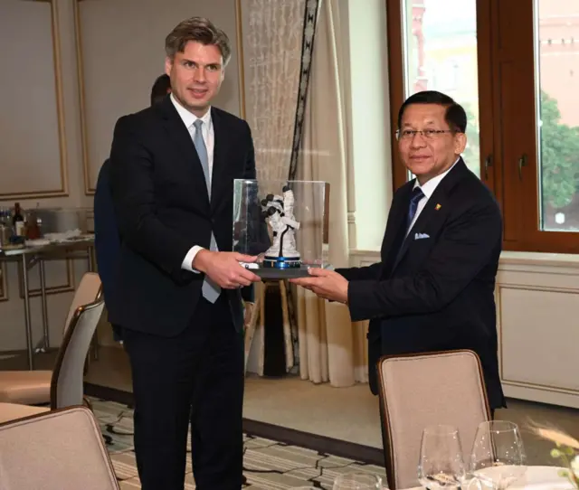 ဦးမင်းအောင်လှိုင်နဲ့  Mr. Dmitry V. Bakanov တို့ ရုရှားမှာ သြဂုတ် ၁၉ ရက် က တွေ့ချိန်