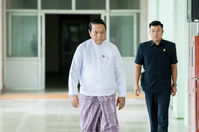 ပါတီဥက္ကဋ္ဌ ဦးခင်ရီ သြဂုတ် ၂၄ ရက်က ကြံ့ခိုင်ရေးညီလာခံကျင်းပနိုင်ရေး ဗဟိုအလုပ်အမှုဆောင်အစည်းအဝေးတက်ရောက်လာစဥ်