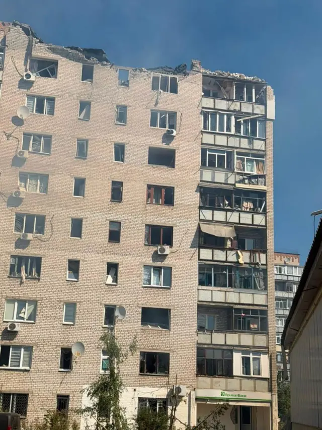 Дом, поврежденный в результате удара.