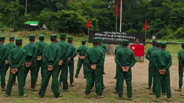 ပကဖ၊ မင်းကင်းမြို့နယ် ရဲ့ သင်တန်းဆင်းပွဲတခု