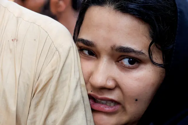 ہلاک ہونے والے نومولود کی غمزدہ ماں