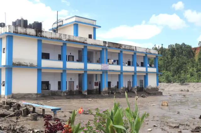 नुवाकोटको विदुर नगरपालिकाको खम्पाक्याम्पस्थित केन्द्रीय कारागार