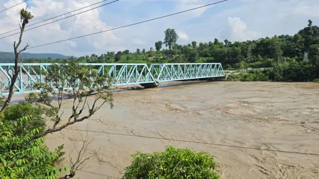चितवनको कुनै ठाउँमा त्रिशूली नदीमा देखिएको बाढी