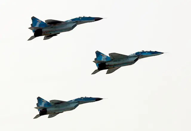 Russian MIG-29 fighter jets (မြန်မာစစ်တပ်ရဲ့ စစ်ရေးပြပွဲနေ့ ပုံဟောင်း)