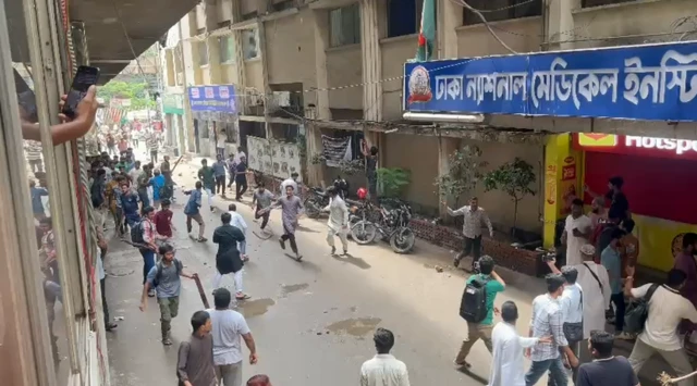 ঢাকা ন্যাশনাল মেডিকেল ইনস্টিটিউট হাসপাতাল চত্বরে ছাত্রদল-শিবিরের সংঘর্ষ