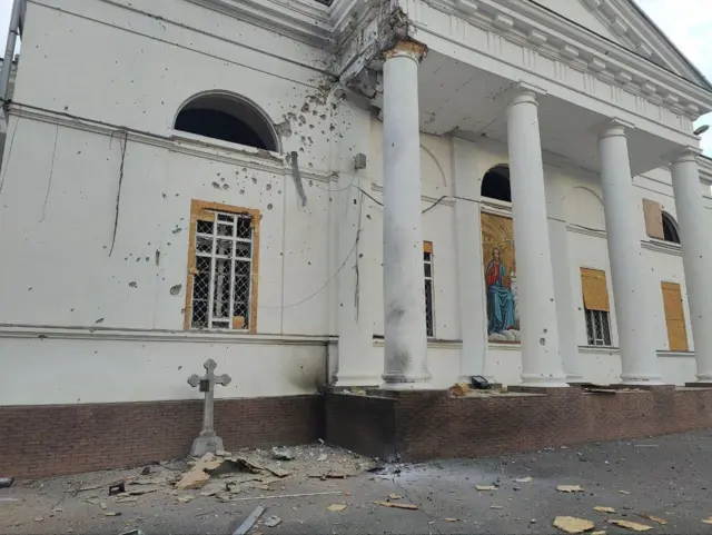 Здание собора в стиле классицизма было построено в начале 19 века