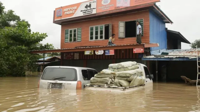 ဩဂုတ် ၄ ရက် က ရေလွှမ်းနေတဲ့ လေးမျက်နှာ