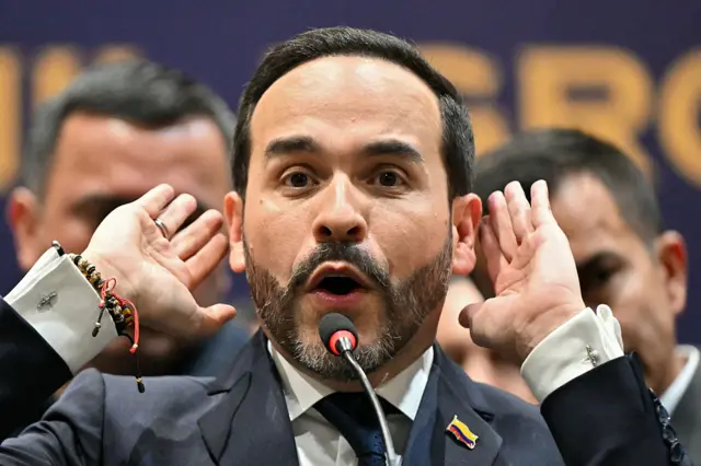 Abelardo de la Espriella, durante una rueda de prensa reciente.