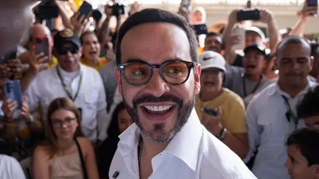 De la Espriella, tras votar en primera vuelta.