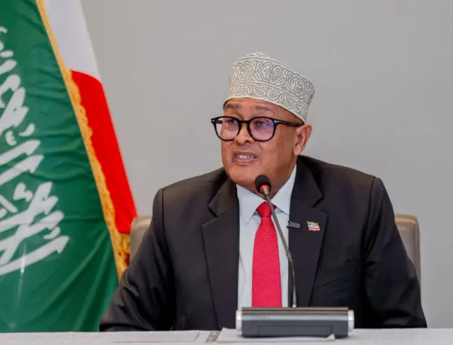 Madaxweynaha Jamhuuriyada iskeed madaxbanaannida ugu dhawaaqday ee Somaliland Cabdirixmaan Maxamed Cabdillaahi Cirro