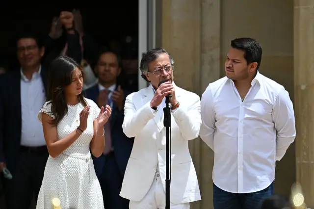 Gustavo Petro habla frente a la Casa de Nariño