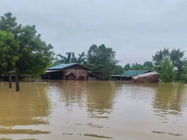 သြဂုတ် ၇ ရက် မနက်ပိုင်း ခင်ဦးမြို့နယ်ထဲ မူးမြစ်ရေဝင်ရောက်လာတဲ့ အခြေအနေ