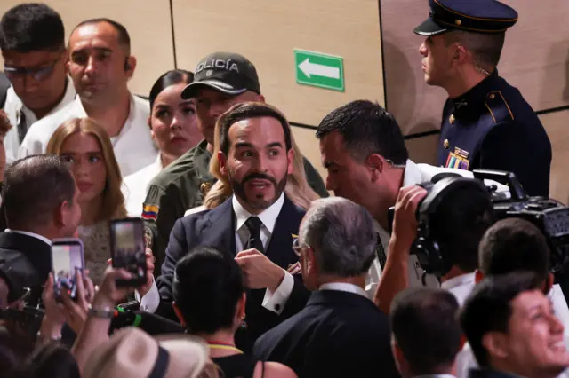 Abelardo De la Espriella llegando