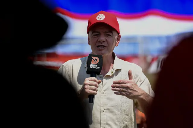 Gianni Infantino habla en un evento en Cali