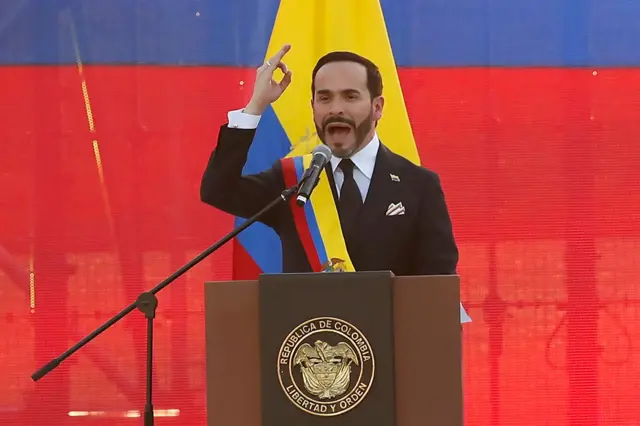 Abelardo de la Espriella ofreciendo su discurso