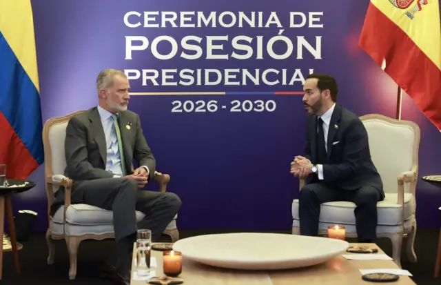 El rey Felipe VI conversa con Abelardo de la Espriella