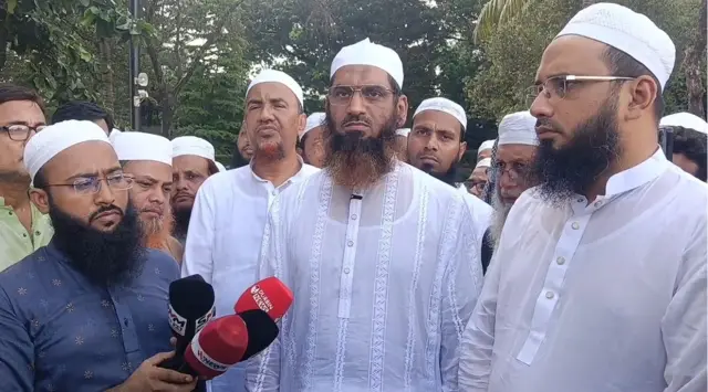 জুলাই স্মৃতি জাদুঘর দেখে মামুনুল হক সাংবাদিকদের সাথে কথা বলেন