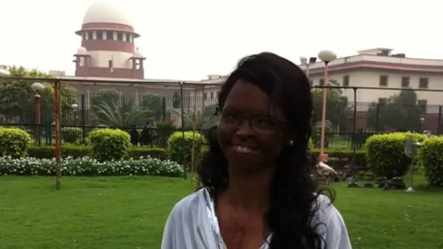 락스미는 화학물질 공격 피해자들을 위한 단체를 설립했다