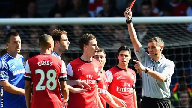 Andre Marriner alipomfukuza uwanjani Gibbs wakati wa mechi ambayo walichapwa na Chelsea 6-0 mwaka 2014