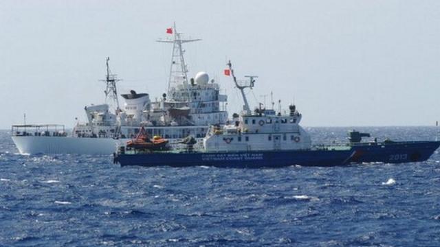 2014年には中国とベトナムの沿岸警備隊の船がにらみあう事態となった（2014年5月）